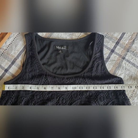 BLACK SLEEVELESS LACE MINI DRESS - Picture 6 of 9